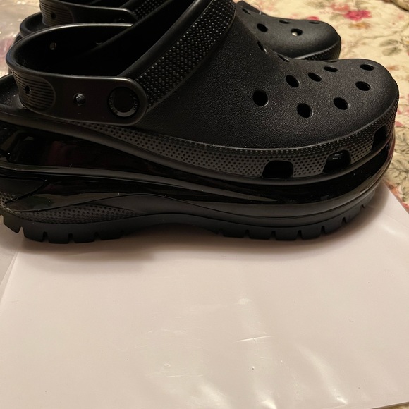 Mega Crush Platform Crocs 9 - Picture 12 of 12